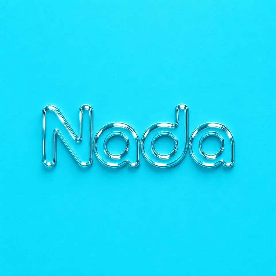Logo {{brand_name}} sebagai emboss kaca cair di permukaan datar {{primary_color}} monokrom, tampak atas dengan ruang kos
