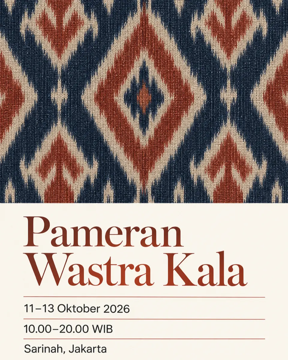 Detail kain {{motif}} {{brand_name}} sebagai latar, {{event_name}}, {{date_time}}, dan {{location}} tersusun rapi. Untuk